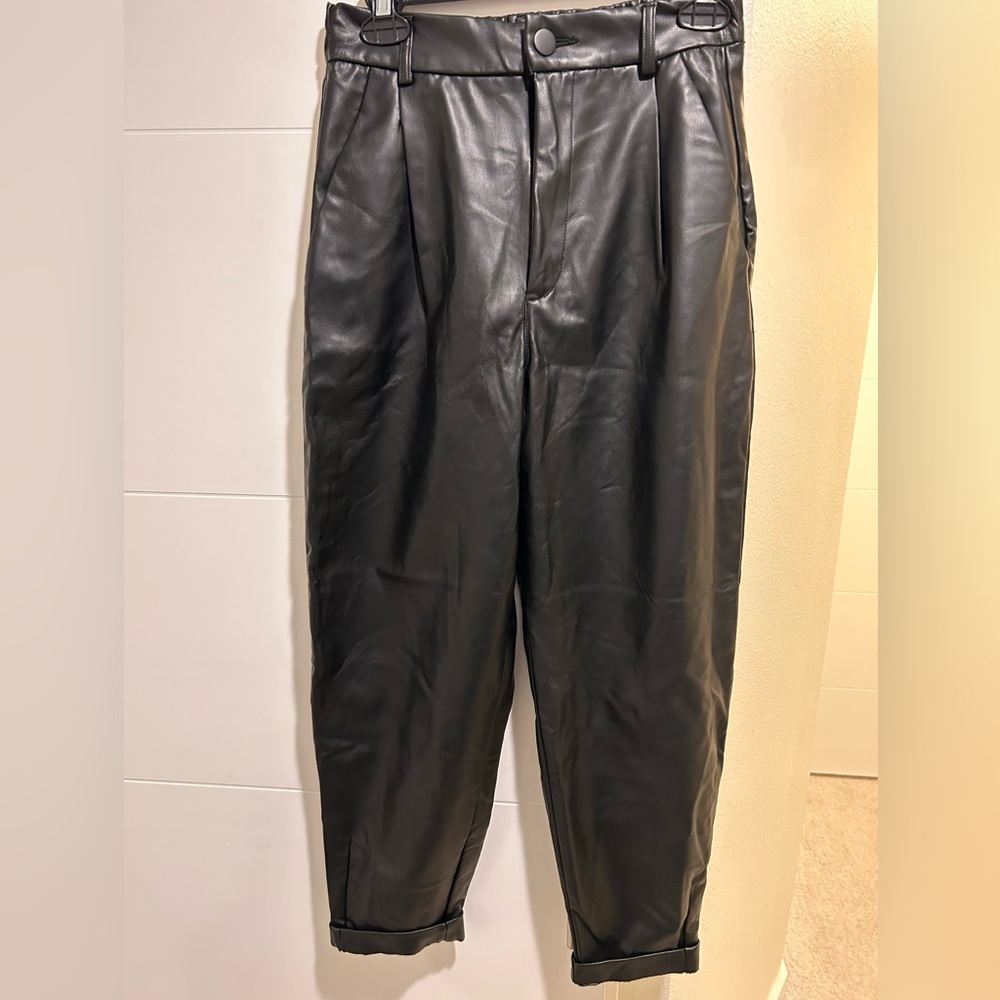 Zara Black Faux Leather Tapered Pants
(B5)